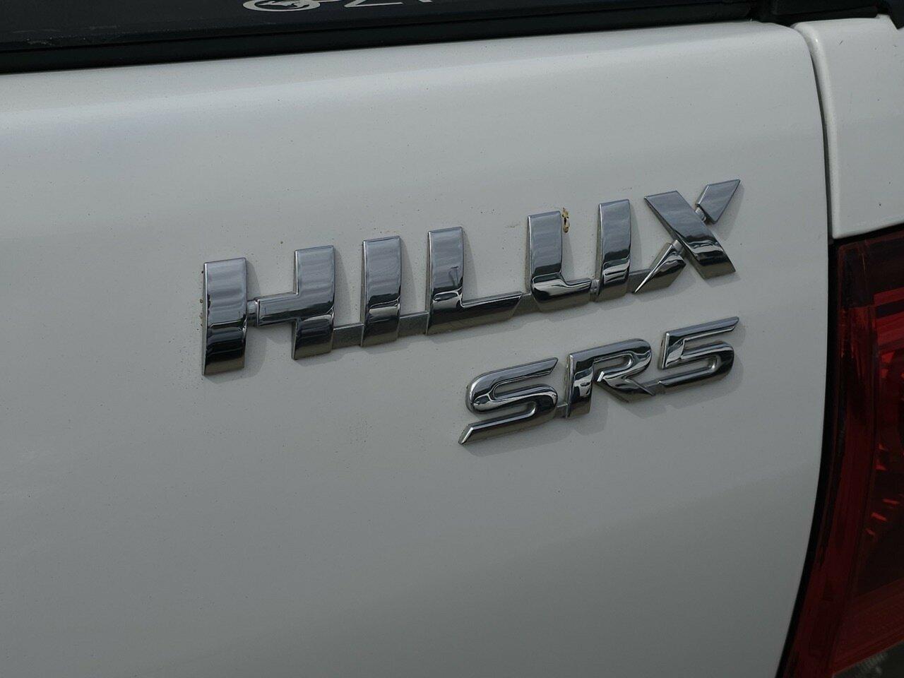 Toyota Hilux image 3