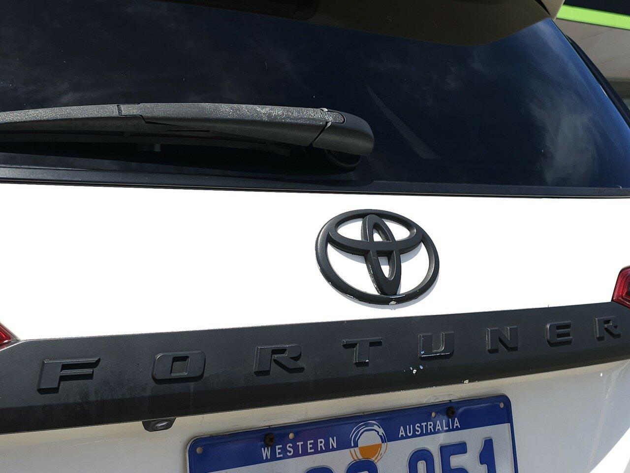 Toyota Fortuner image 3