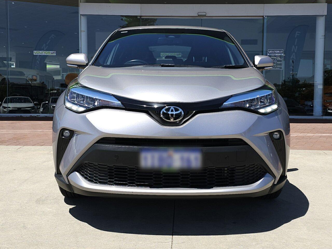 Toyota C-hr image 2