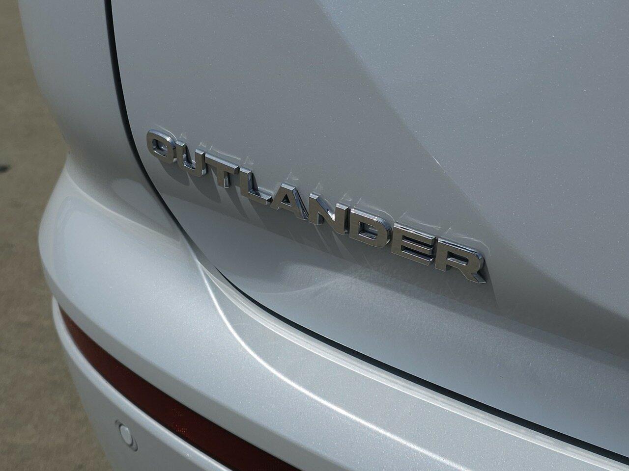 Mitsubishi Outlander image 3