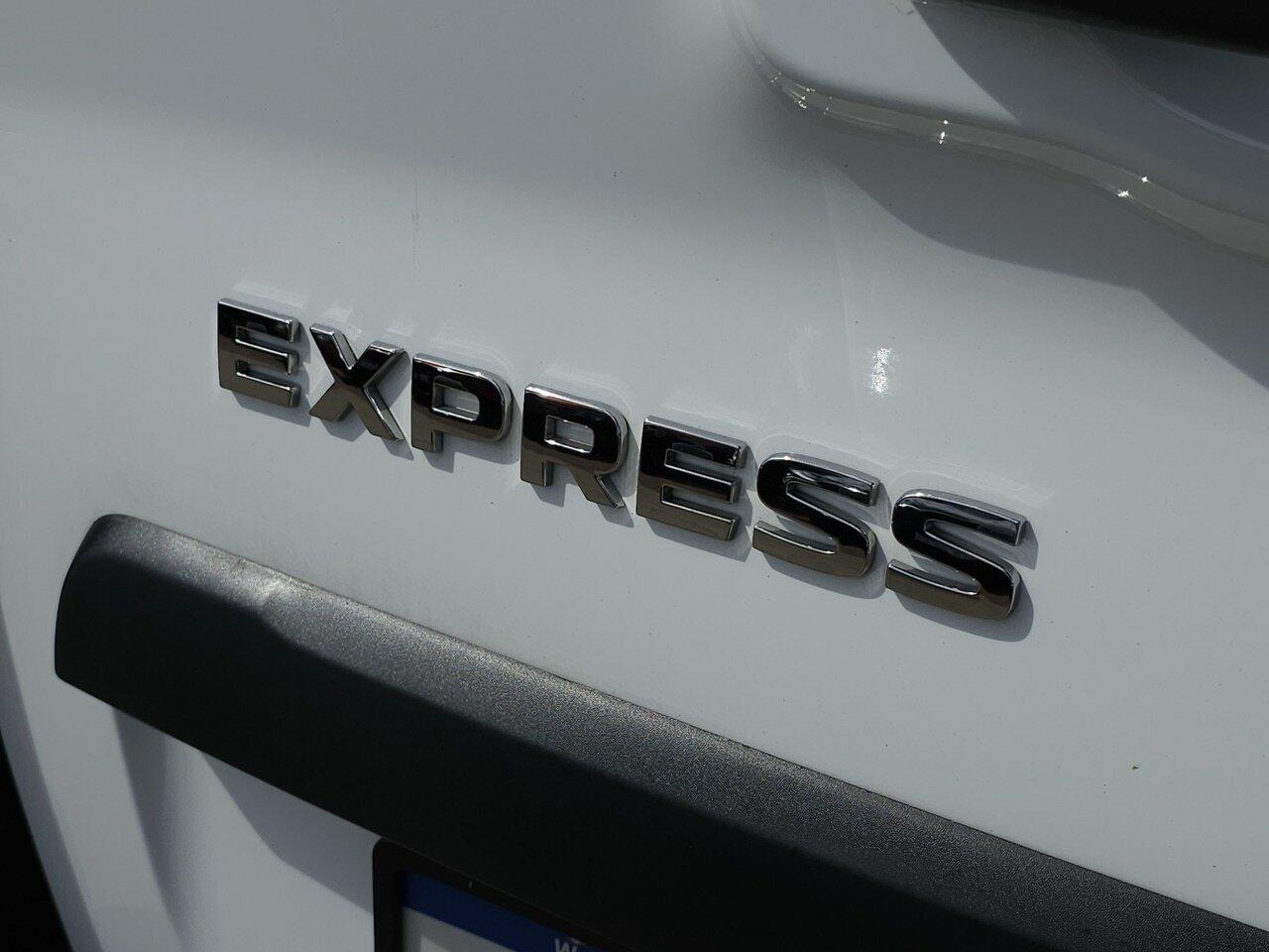 Mitsubishi Express image 3